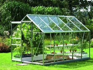 Mga Kalamangan at Kalamangan ng Glass Greenhouse