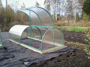 Mga katangian ng mga polycarbonate greenhouse