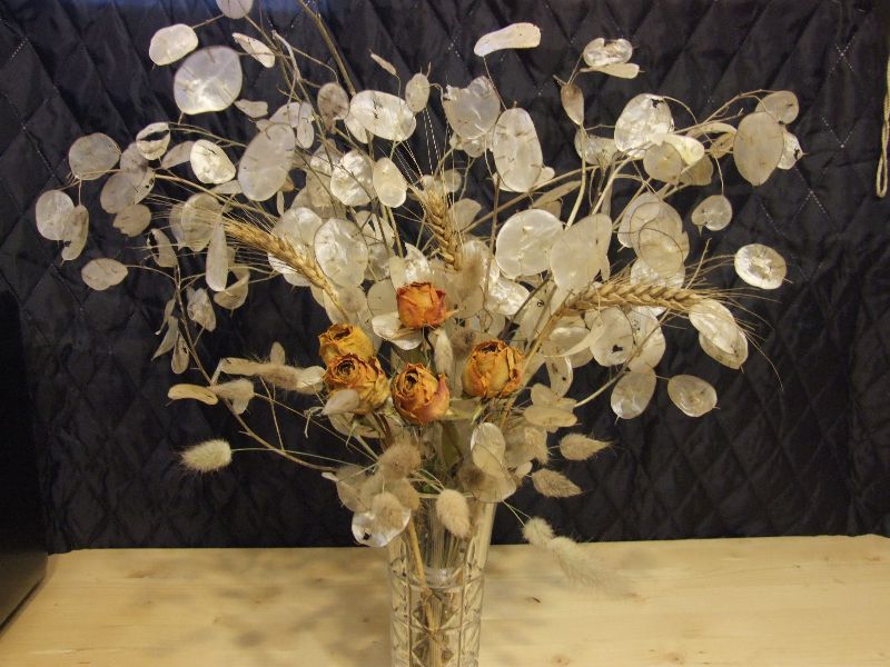 Flores secas en un jarrón