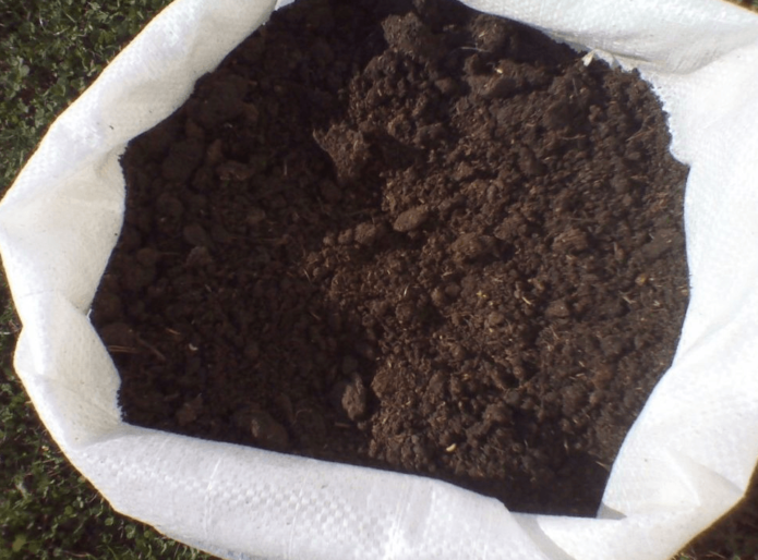 fertilizante de suelo negro