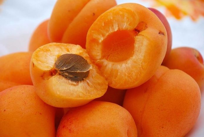 Výřez z meruňkového ovoce